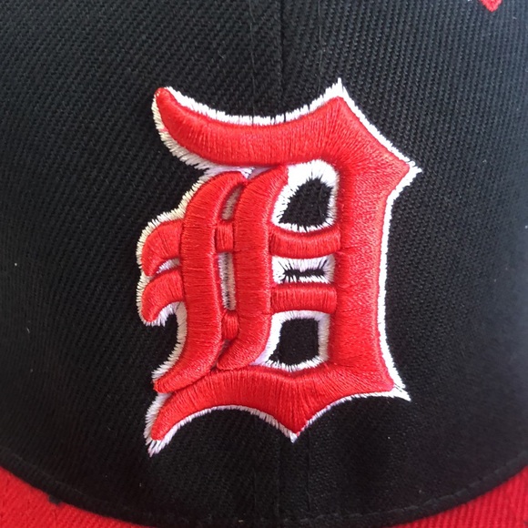 NWT Detroit Tigers New Era Fitted Red Double Heart Variant Hat Choose Your Size - Picture 2 of 5